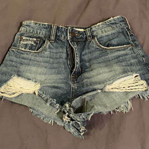 BP high waisted frayed denim shorts - Picture 3 of 4